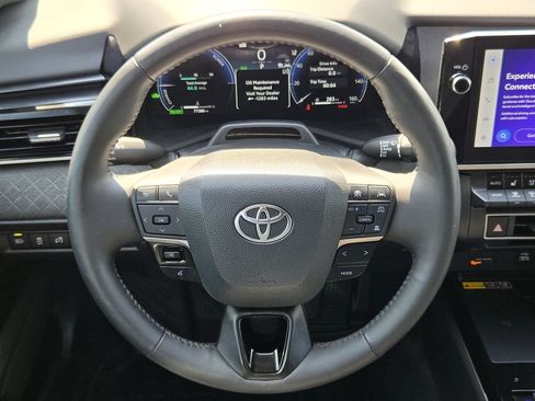 Used 2025 Toyota Camry XLE w/ Premium Plus Package FWD image 15