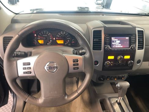 Used 2017 Nissan Frontier SV w/ SV Value Truck Package AWD/4WD image 9