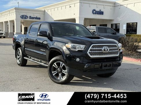 Used 2016 Toyota Tacoma TRD Sport image 1