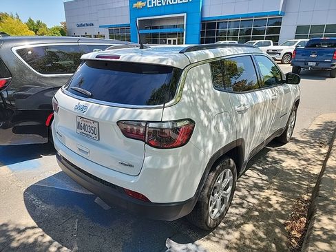 Used 2024 Jeep Compass Latitude AWD/4WD image 4