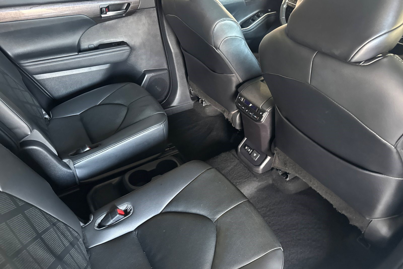 Used 2021 Toyota Highlander Platinum AWD/4WD image 33
