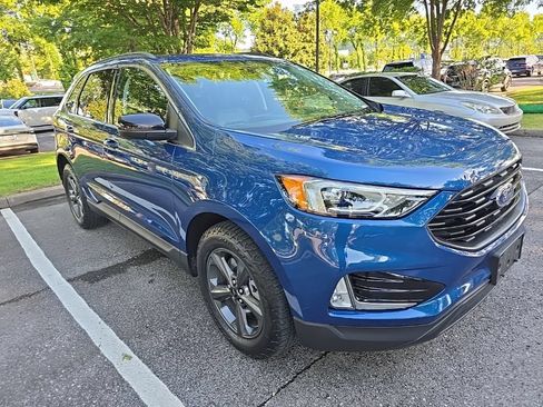 Used 2022 Ford Edge SEL w/ Sport Appearance Package AWD/4WD image 2