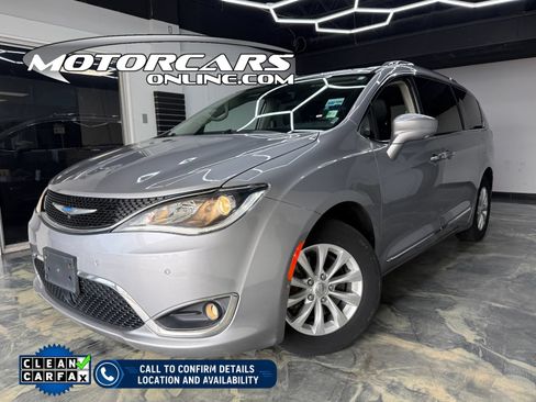 Used 2018 Chrysler Pacifica Touring-L w/ Advanced Safetytec Group FWD image 1