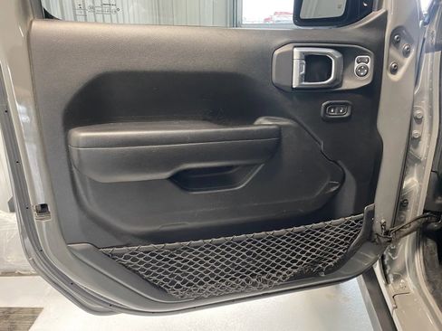 Used 2021 Jeep Gladiator Sport AWD/4WD image 8