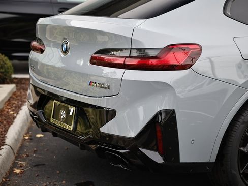 Used 2022 BMW X4 M40i w/ Premium Package image 9