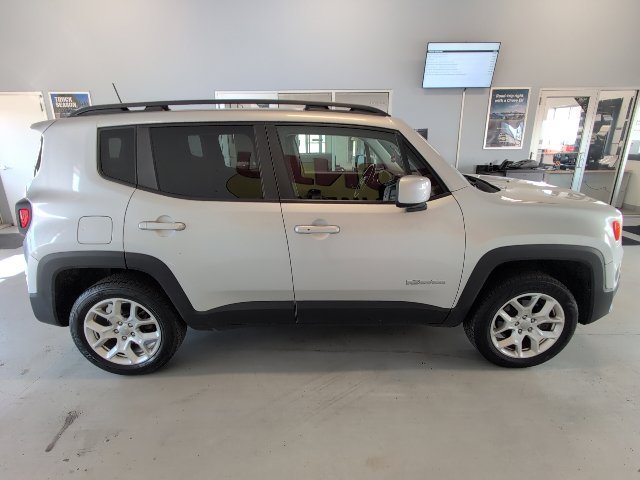 Used 2018 Jeep Renegade Latitude w/ Cold Weather Group AWD/4WD image 6