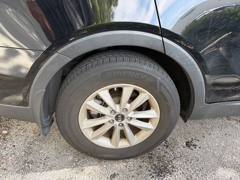 Used 2019 Kia Sorento FWD image 12