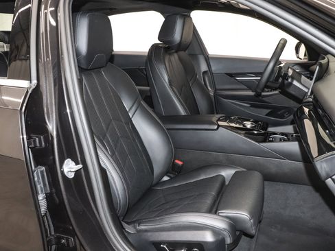 Used 2025 BMW 540i xDrive image 24