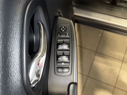 Used 2019 Jeep Cherokee Latitude w/ Cold Weather Group image 22