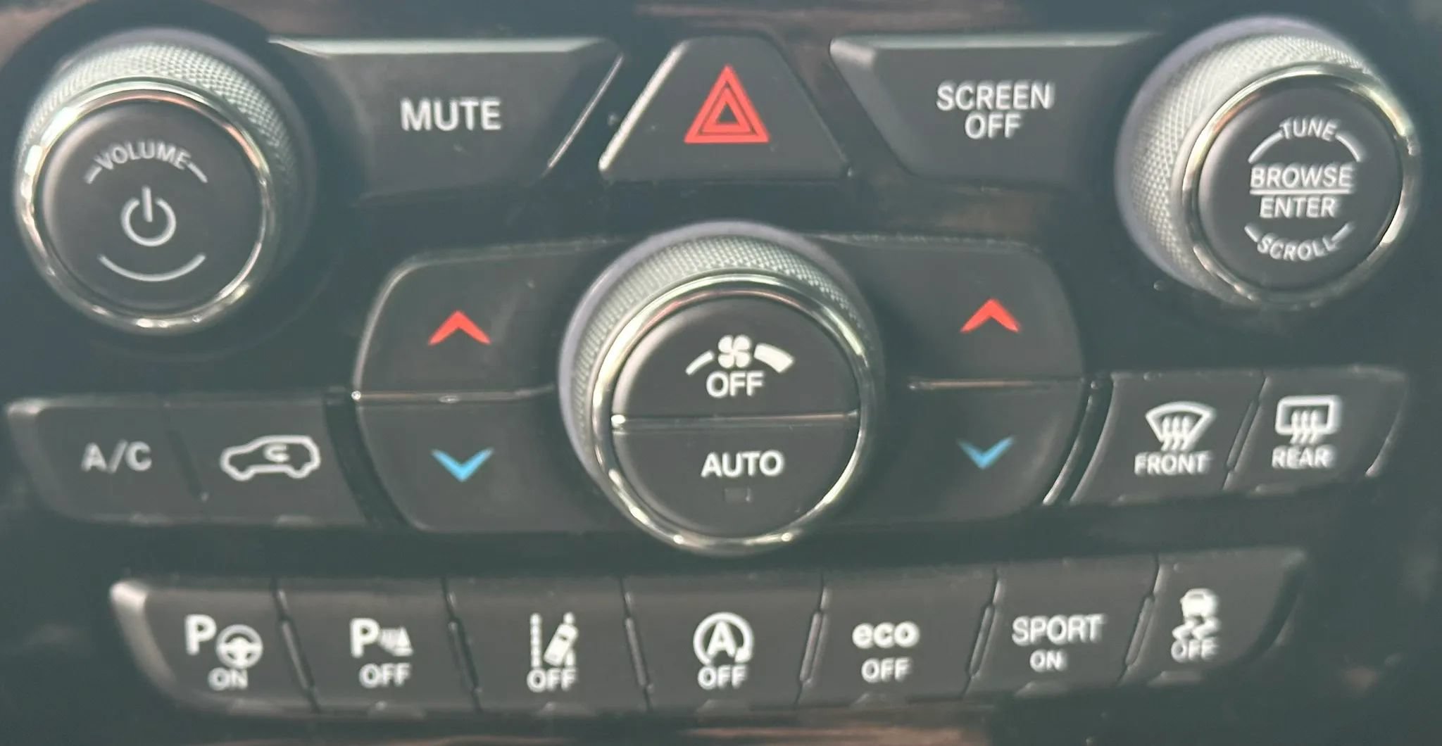 Used 2019 Jeep Grand Cherokee Overland AWD/4WD image 21