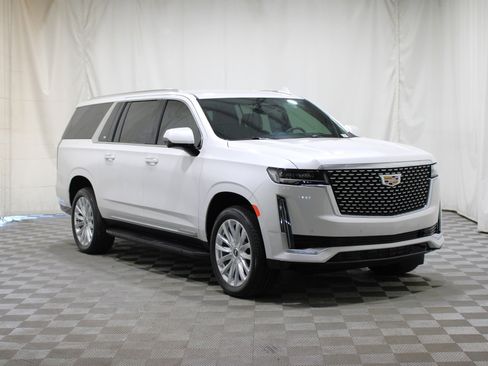 Used 2024 Cadillac Escalade ESV Luxury AWD/4WD image 1
