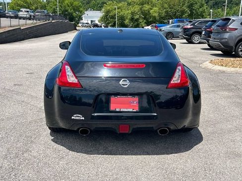 Used 2017 Nissan 370Z Touring RWD image 4