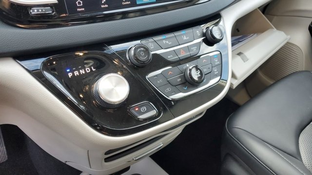 Used 2024 Chrysler Pacifica Touring-L FWD image 17