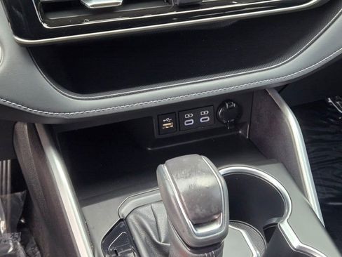 Used 2024 Toyota Highlander LE image 27