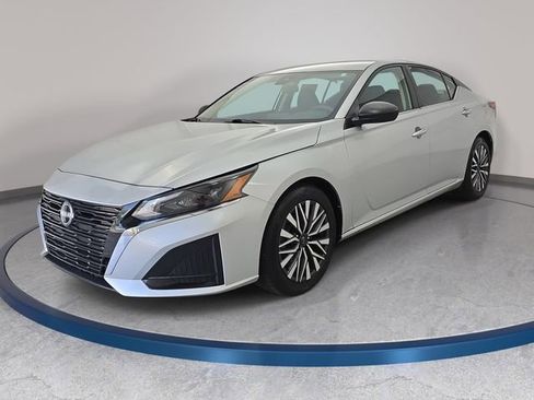 Certified 2024 Nissan Altima 2.5 SV FWD image 1