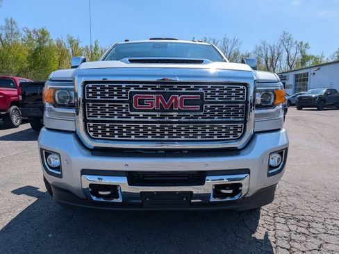 Used 2019 GMC Sierra 2500 Denali w/ Duramax Plus Package AWD/4WD image 11