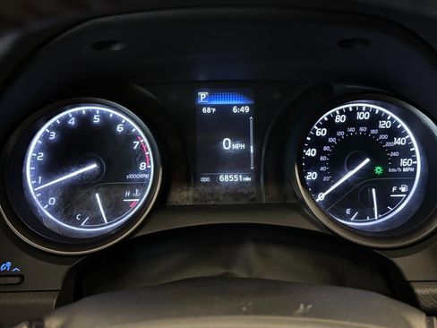 Used 2022 Toyota Camry SE image 10