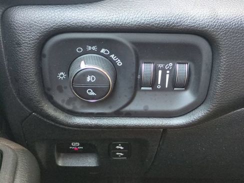 Used 2025 RAM 1500 Big Horn AWD/4WD image 18