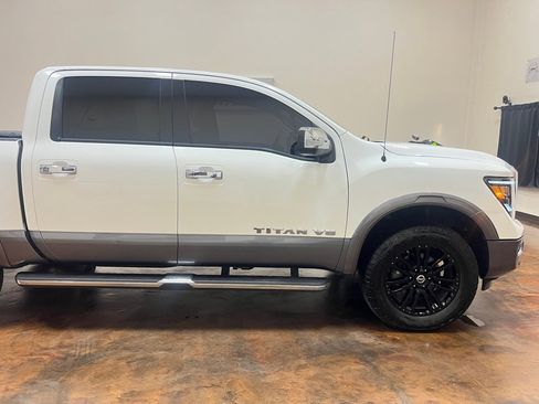 Used 2020 Nissan Titan Platinum Reserve image 12