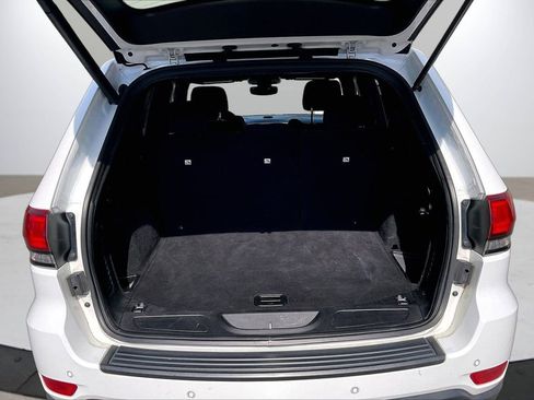 Used 2019 Jeep Grand Cherokee Laredo image 26