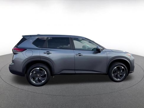 Used 2025 Nissan Rogue SV AWD/4WD image 16