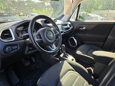 Used 2018 Jeep Renegade Latitude w/ Advanced Technology Group FWD image 11