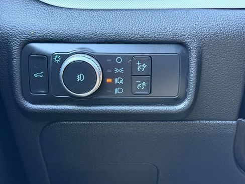 Used 2020 Ford Explorer XLT w/ Equipment Group 202A AWD/4WD image 38