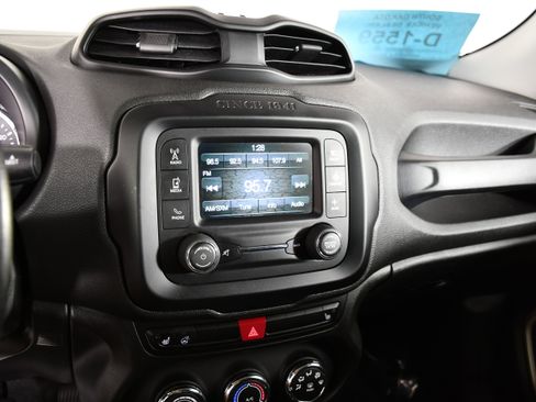 Used 2015 Jeep Renegade Latitude w/ Cold Weather Group II AWD/4WD image 26