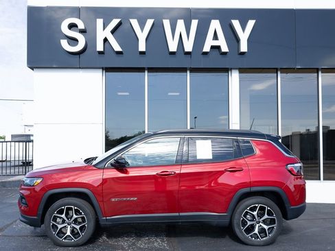 Used 2025 Jeep Compass Limited AWD/4WD image 2