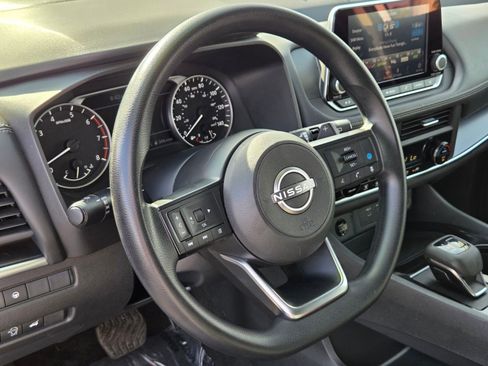 Used 2024 Nissan Rogue SV FWD image 18