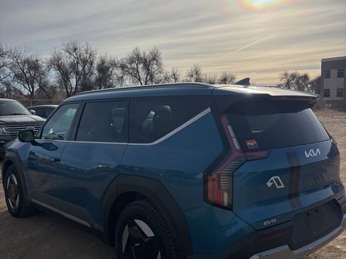 Certified 2024 Kia EV9 Wind image 3