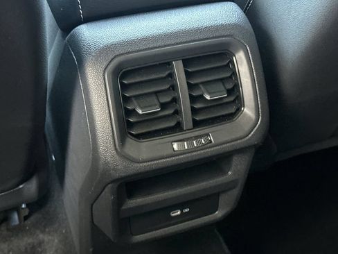Used 2022 Volkswagen Taos SE FWD image 14