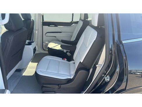 New 2026 GMC Acadia Denali w/ Super Cruise Package AWD/4WD image 17