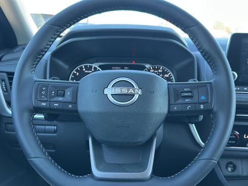 Certified 2025 Nissan Rogue SV image 27