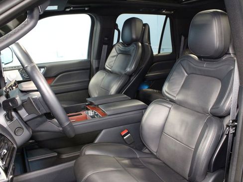 Used 2024 Lincoln Navigator L Reserve image 4