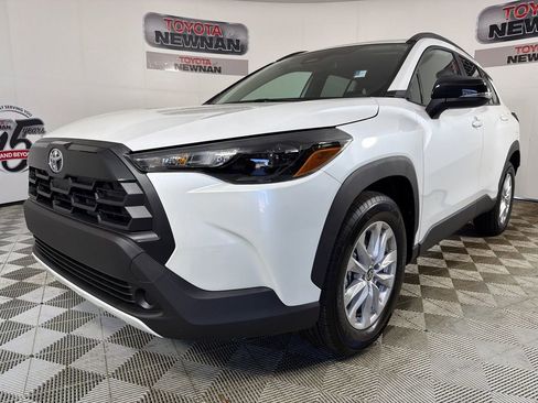 Used 2026 Toyota Corolla Cross LE image 7