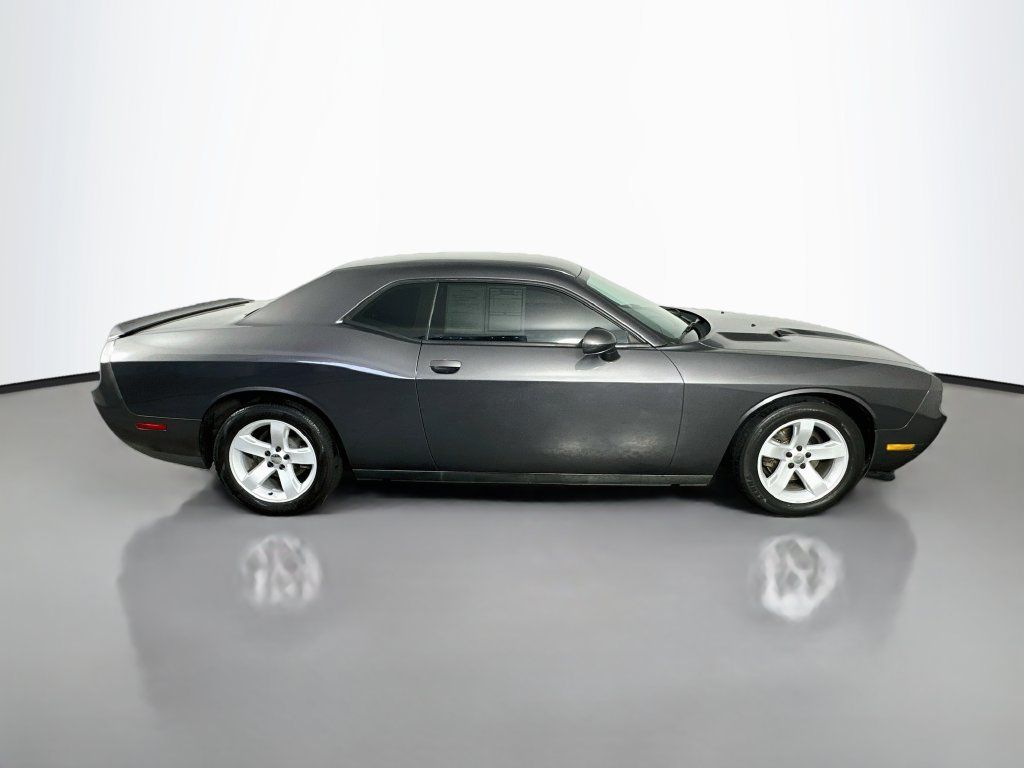 Used 2013 Dodge Challenger SXT RWD image 8