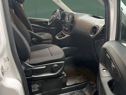 Used 2023 Mercedes-Benz Metris image 12