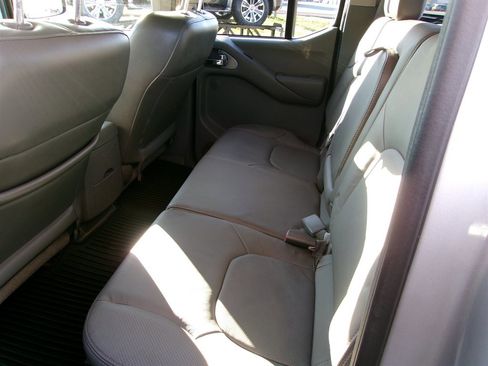 Used 2017 Nissan Frontier SL image 32