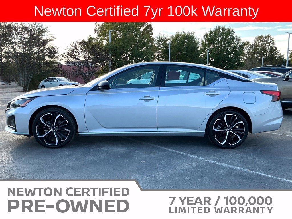 Used 2025 Nissan Altima 2.5 SR FWD image 3