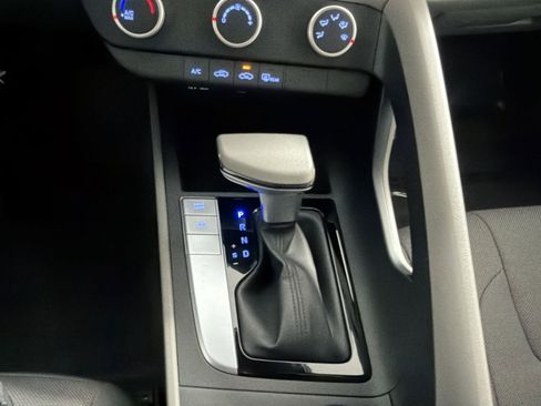 Used 2024 Hyundai Elantra SE image 21