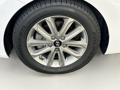 Used 2014 Hyundai Elantra SE w/ Option Group 02 FWD image 33
