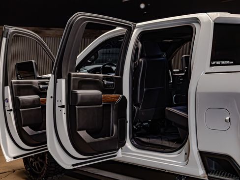 Used 2021 Chevrolet Silverado 3500 High Country image 27