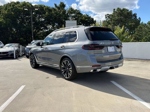 Used 2027 BMW X7 xDrive40i w/ Premium Package AWD/4WD image 3