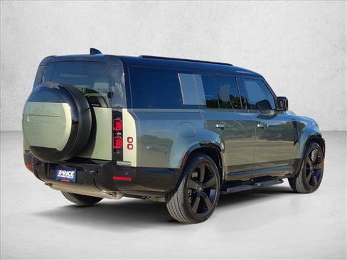 Used 2025 Land Rover Defender 130 X-Dynamic SE AWD/4WD image 5