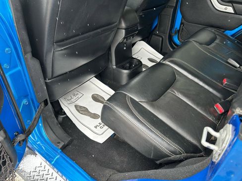 Used 2014 Jeep Wrangler Unlimited Sahara w/ Dual Top Group image 9