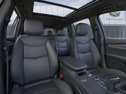 New 2025 Cadillac XT6 Luxury image 17