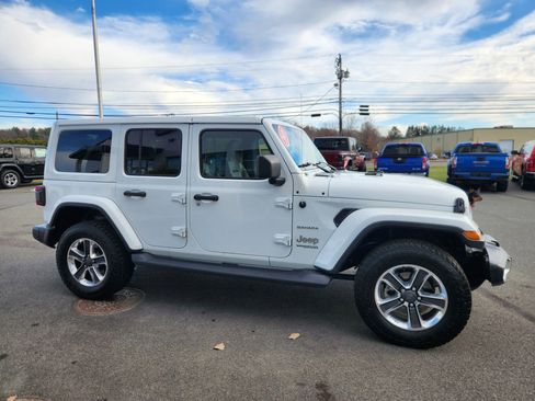 Used 2019 Jeep Wrangler Unlimited Sahara w/ Dual Top Group image 17