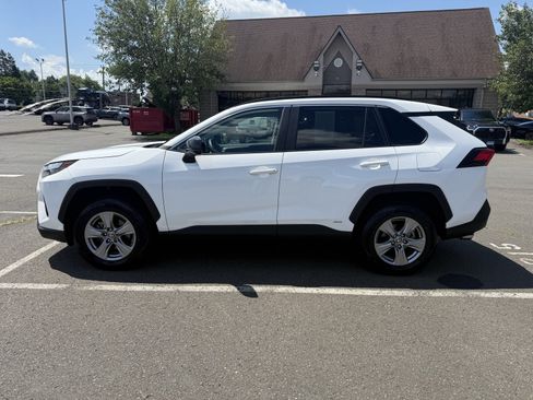 Used 2023 Toyota RAV4 LE AWD/4WD image 4