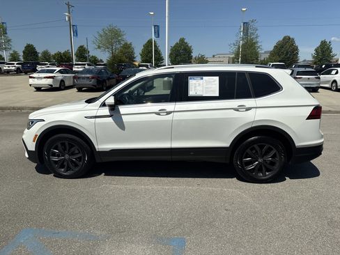 Used 2023 Volkswagen Tiguan SE image 4